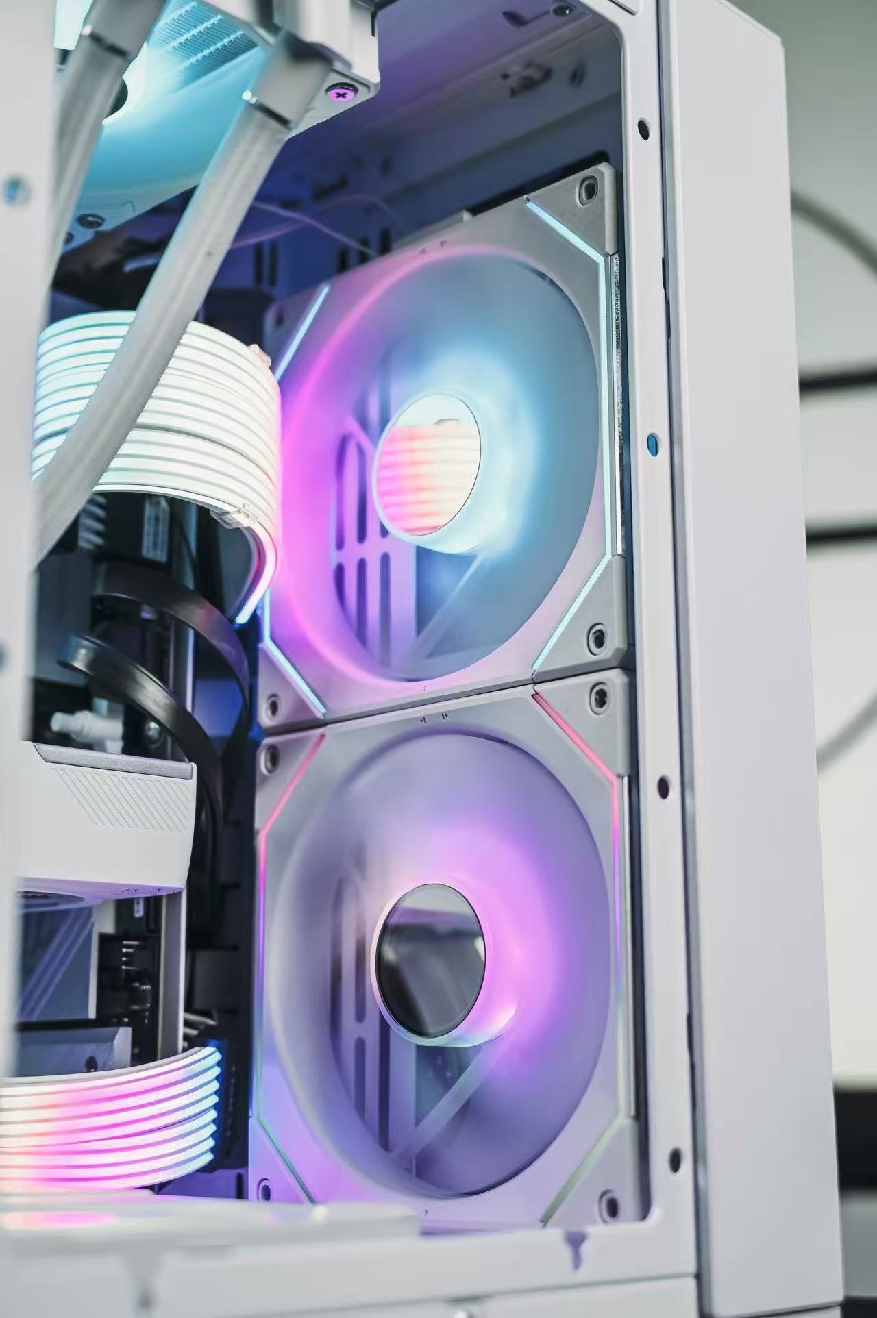 Certified GamingPC - 13600KF + GIGABYTE AERO RTX 4060 LIKE NEW