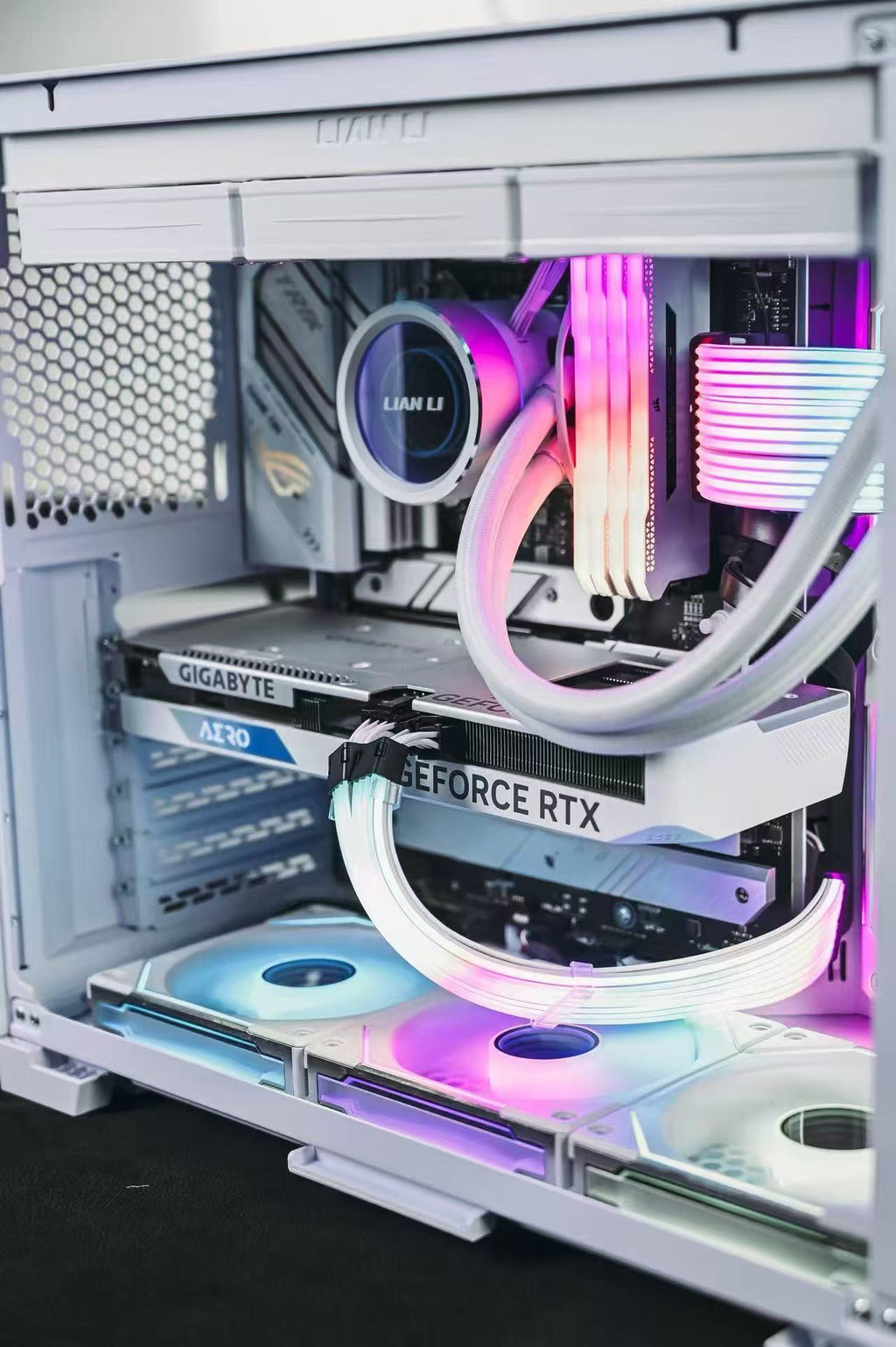 Certified GamingPC - 13600KF + GIGABYTE AERO RTX 4060 LIKE NEW