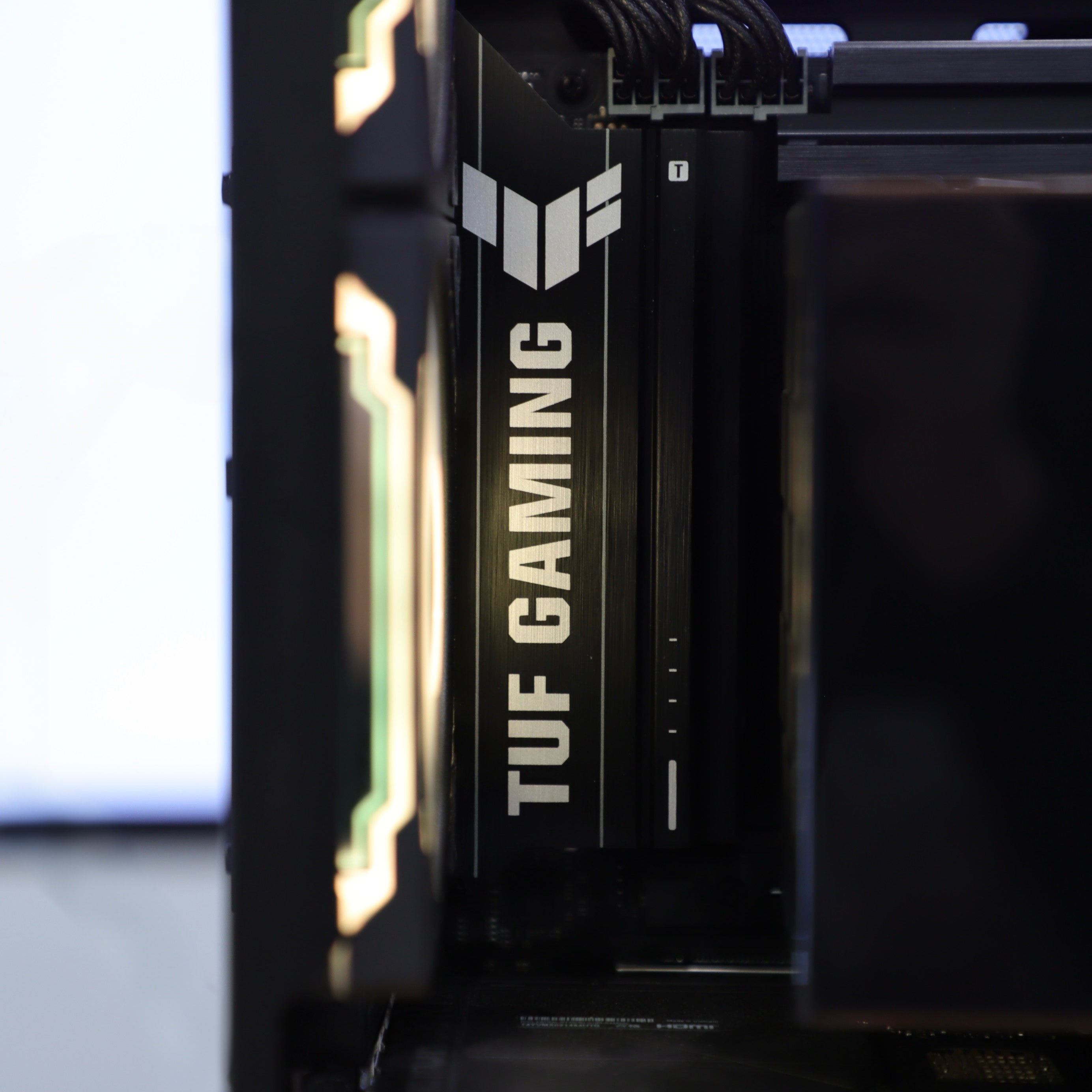 VNC Pro Gaming PC | AMD 9800X3D + RTX 5080 + Lian li Black