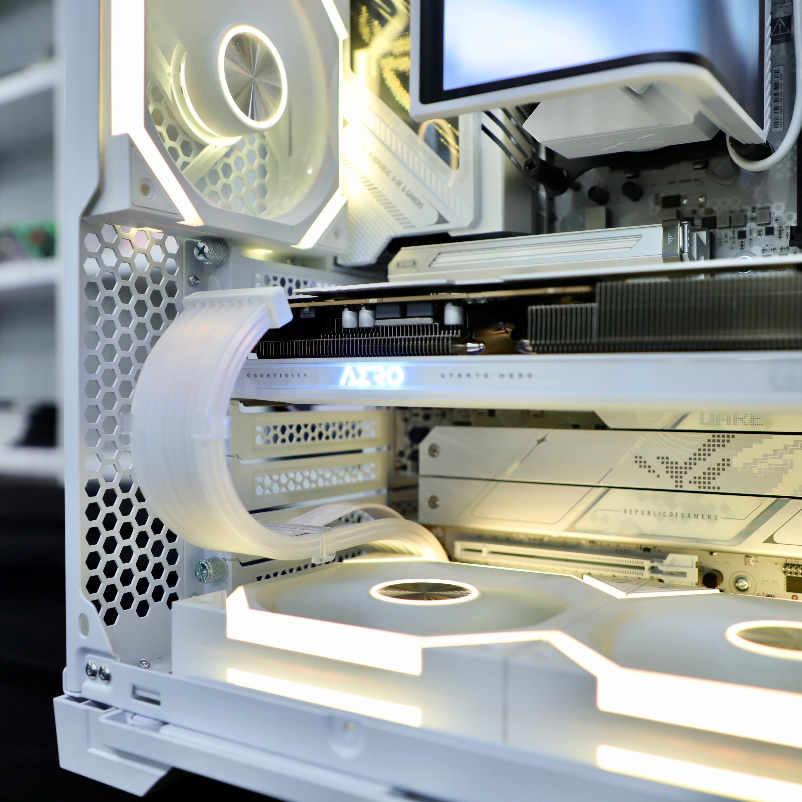 VNC Pro Gaming PC | Intel 265K+ RTX 5060 AERO + LianLI O11 Vision Compact