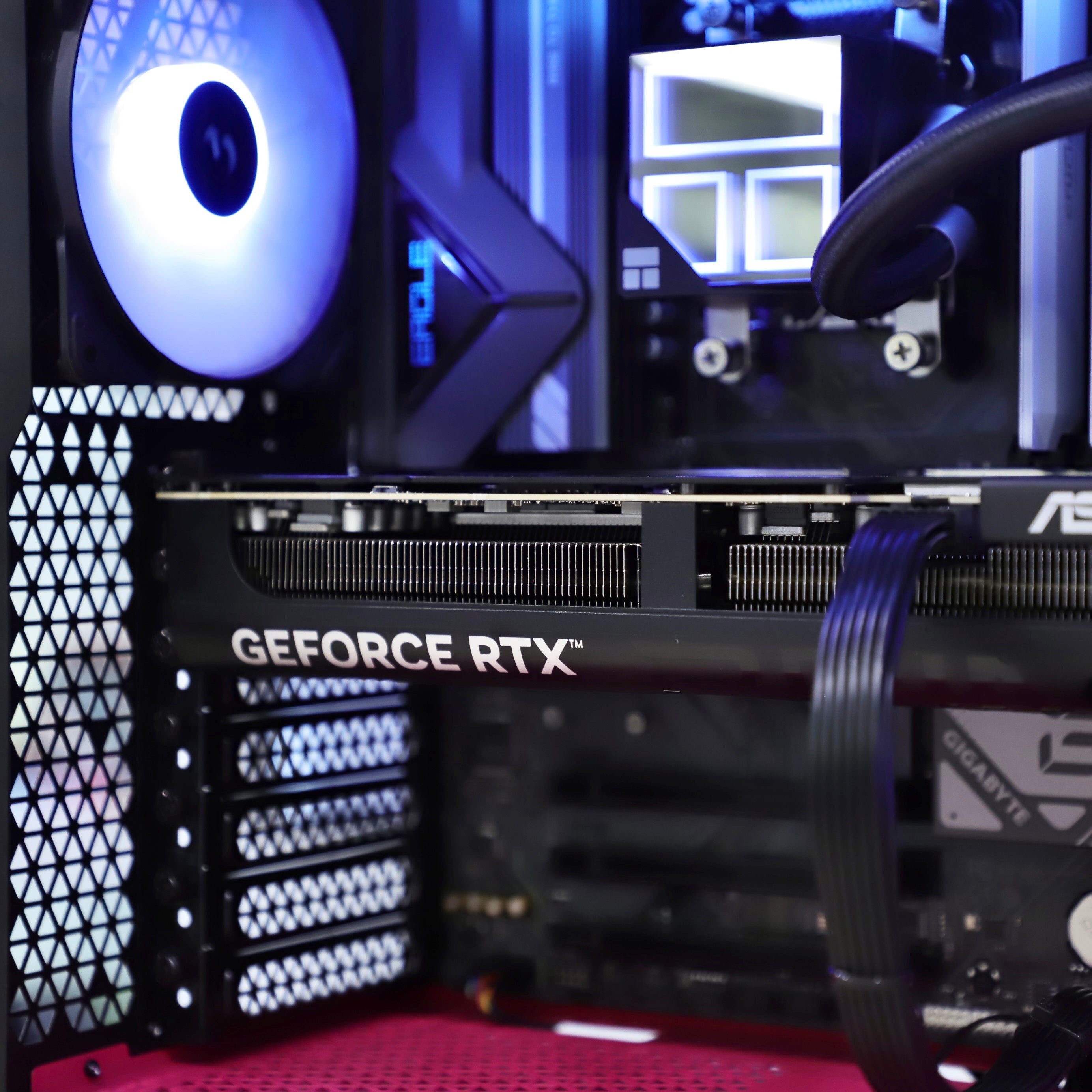 VNC Pro Gaming PC | AMD 9800X3D + RTX 5070 ti+ Fractal Design Case