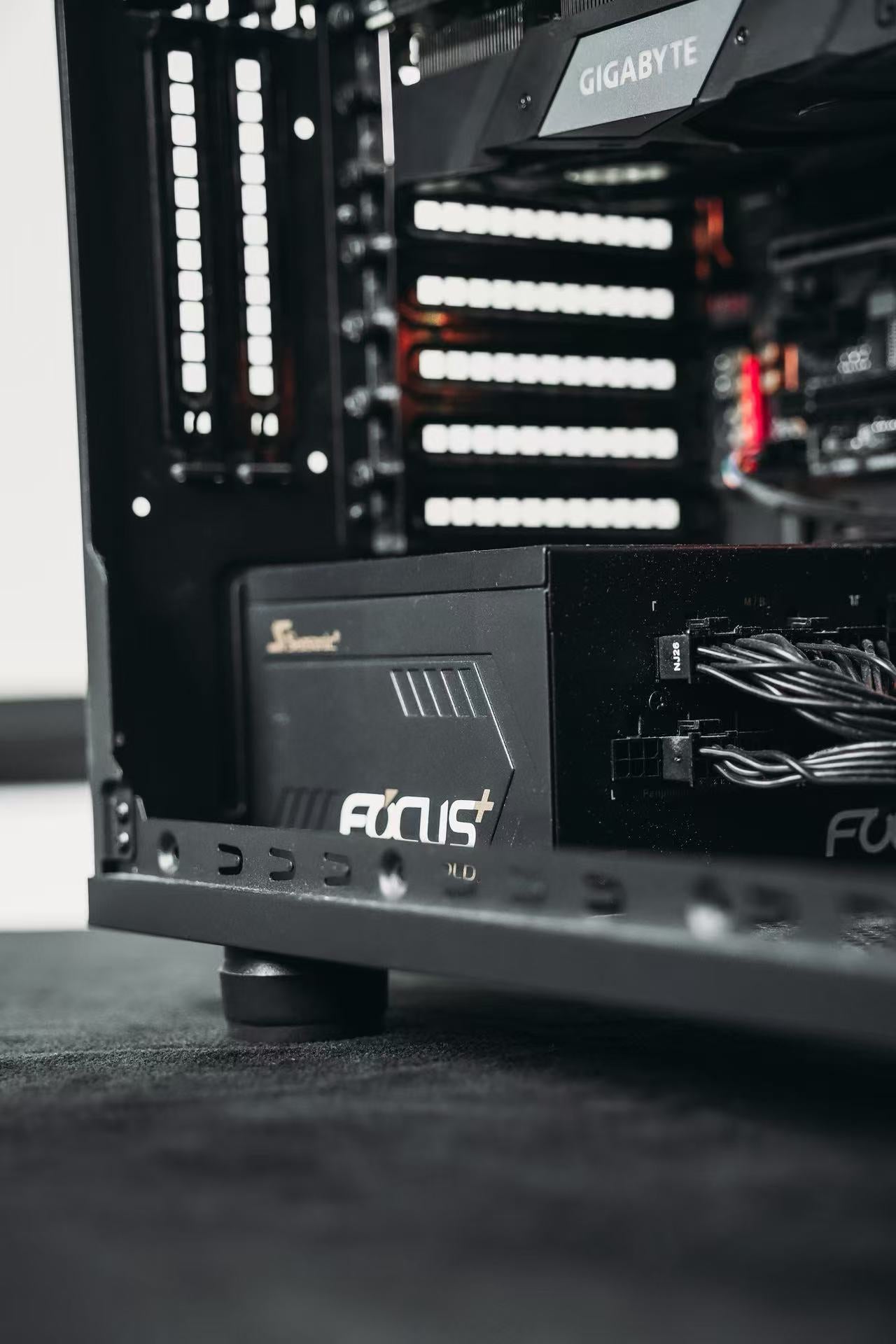 Certified GamingPC - 9700X +GIGABYTE 2080TI LIKE NEW
